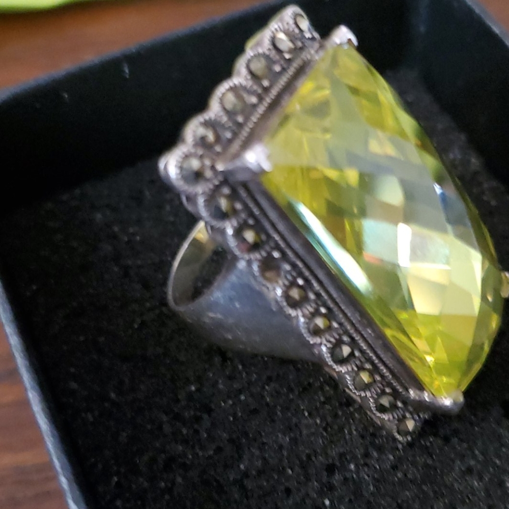 STERLING SILVER PERIDOT RING - Picture 4 of 7